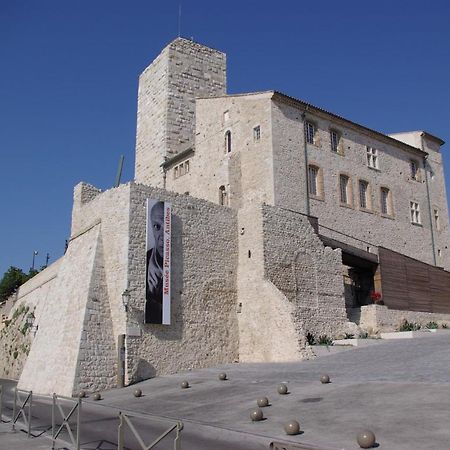 Grand Studio Azur Avec Terrasse - Vieil Antibes Exterior photo